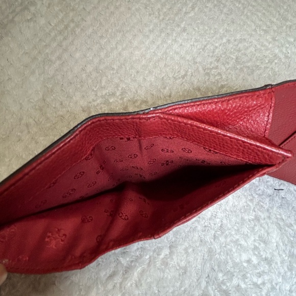 Tory Burch Thea Trifold Leather Wallet
Red Leather
Multifunctional - Picture 6 of 8